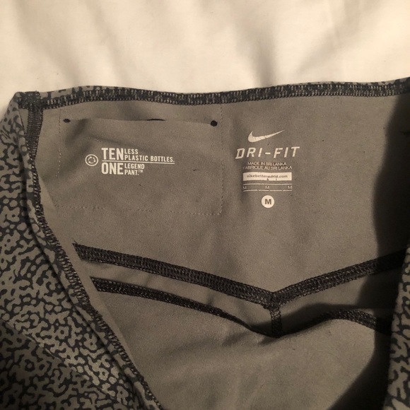 Nike Cropped Leggings - Picture 4 of 7